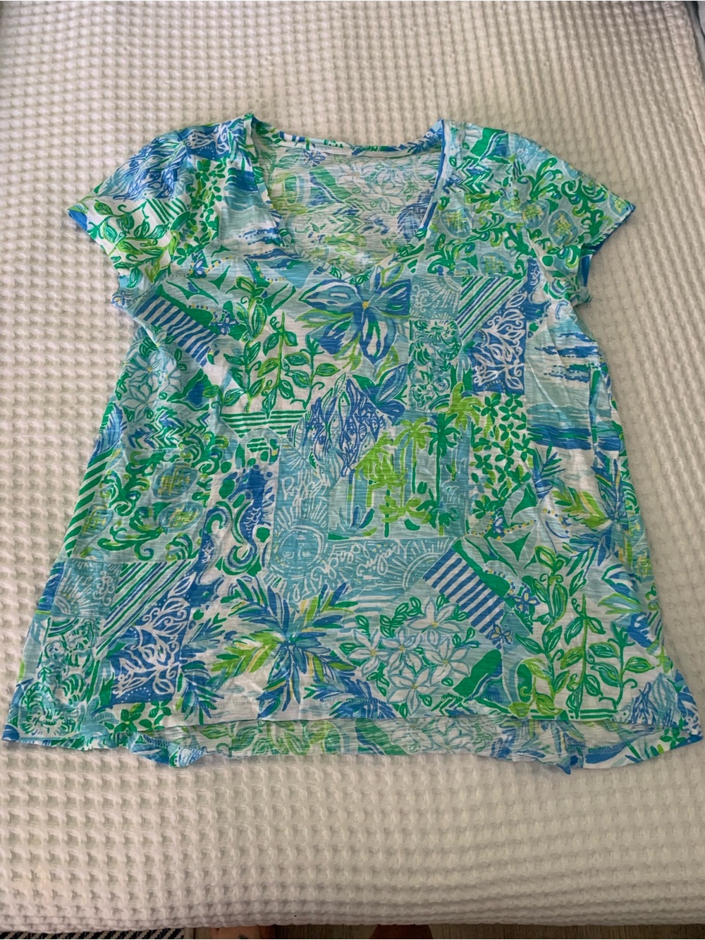 Lilly Pulitzer Blue & Green Patterned Short Sleeve Tee Size Medium EUC